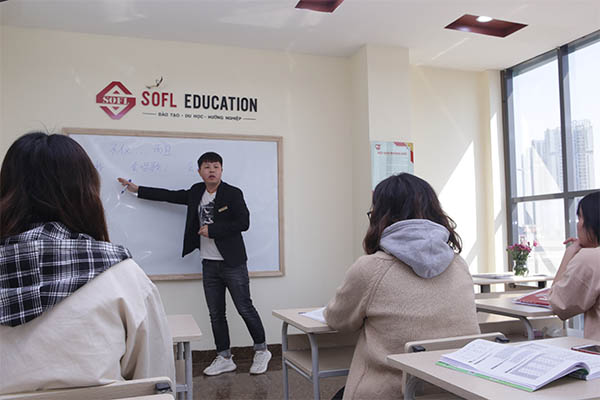 Lớp học tiếng Trung giao tiếp cùng giáo viên bản xứ