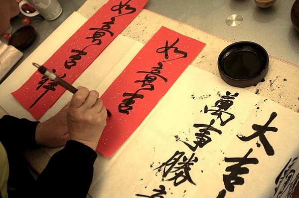 viết thư pháp chữ Hán