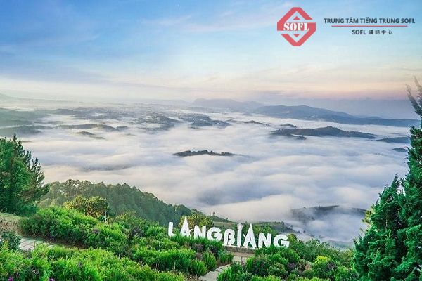 Cảnh quan hùng vĩ từ trên cao của Langbiang